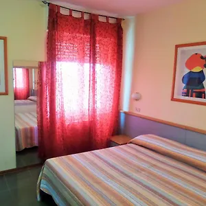 https://hotel-lucerna-arma-di-taggia.hotelitalianriviera.com